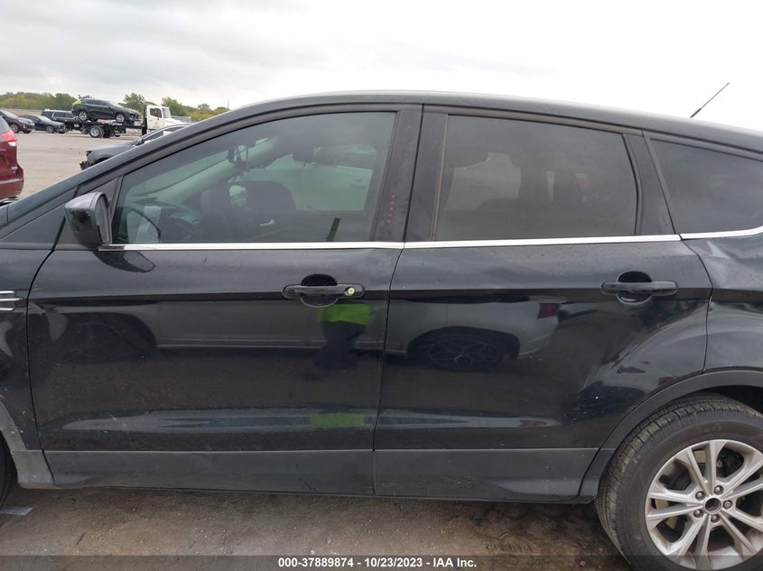 VIN 1FMCU0GD0HUA13759 2017 FORD ESCAPE SE