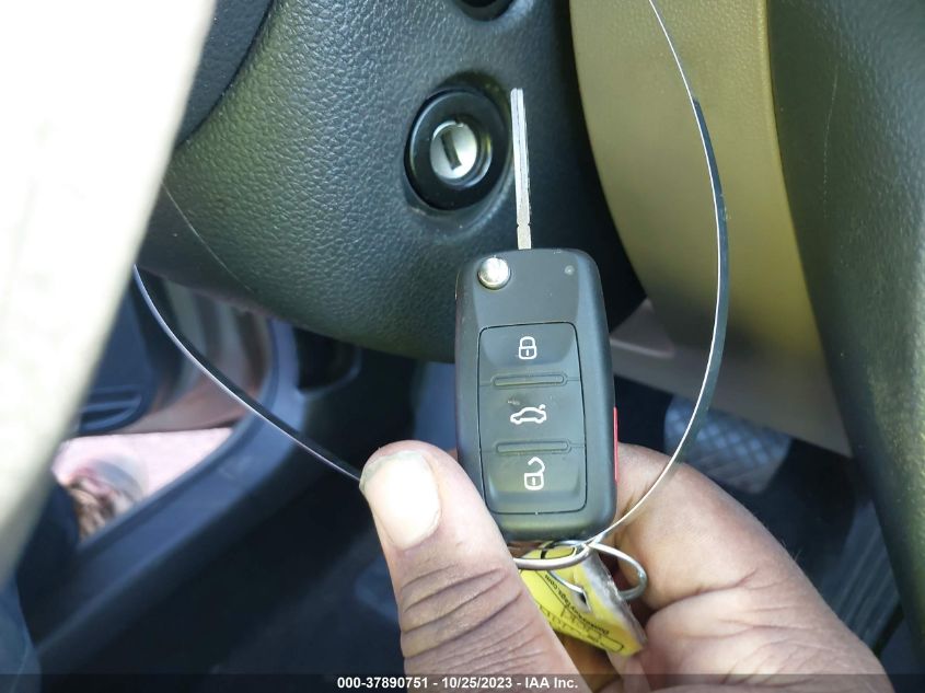 2014 VOLKSWAGEN JETTA 2.0L S - 3VW2K7AJ0EM209825