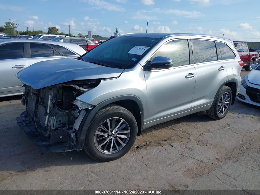 VIN 5TDKZRFH1JS279604 2018 TOYOTA HIGHLANDER SE/XLE