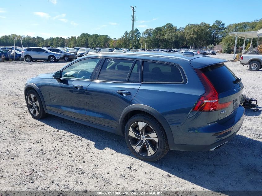 YV4102WK1M1073612 Volvo V60 Cross Country   3