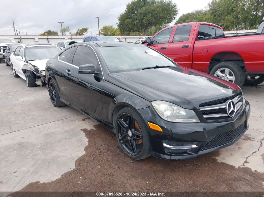 2014 MERCEDES-BENZ C 250 - WDDGJ4HB6EG200037