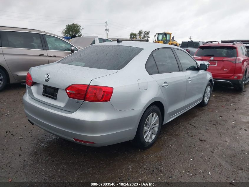 2014 VOLKSWAGEN JETTA SEDAN SE - 3VWD17AJ6EM364004