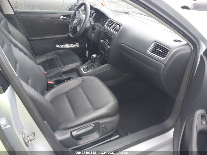 2014 VOLKSWAGEN JETTA SEDAN SE - 3VWD17AJ6EM364004