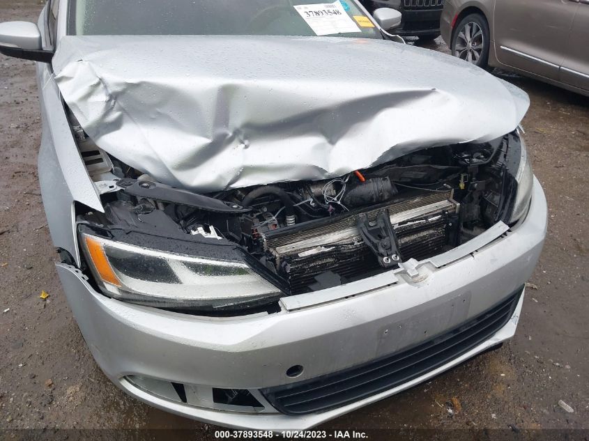 2014 VOLKSWAGEN JETTA SEDAN SE - 3VWD17AJ6EM364004