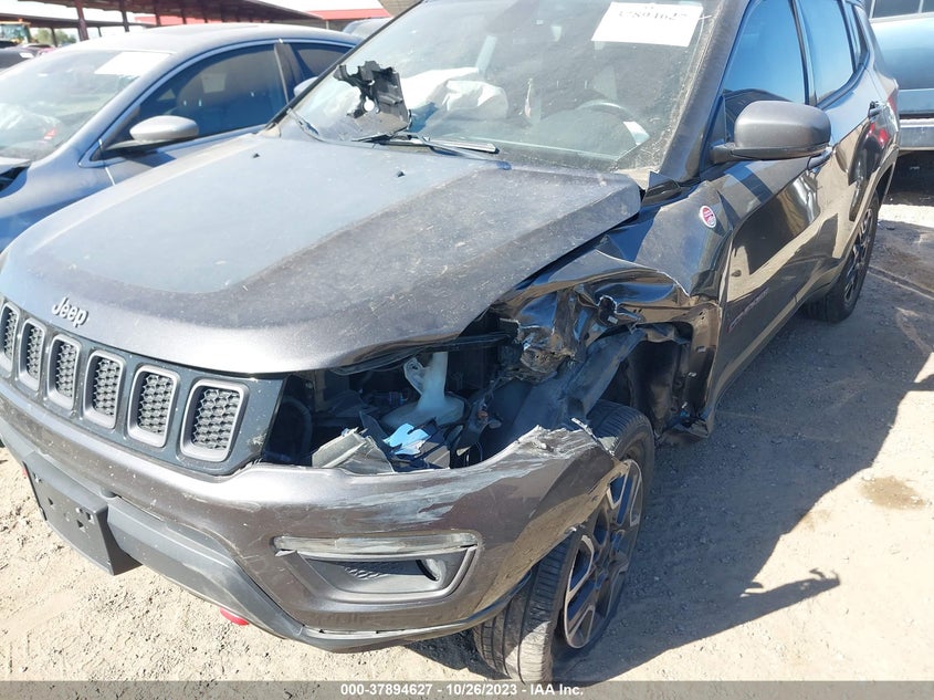 VIN 3C4NJDDB3KT747751 2019 JEEP COMPASS TRAILHAWK