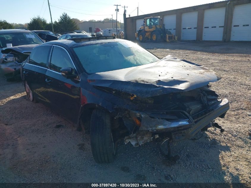 2015 VOLKSWAGEN PASSAT 2.0L TDI SE W/SUNROOF - 1VWBV7A35FC047587