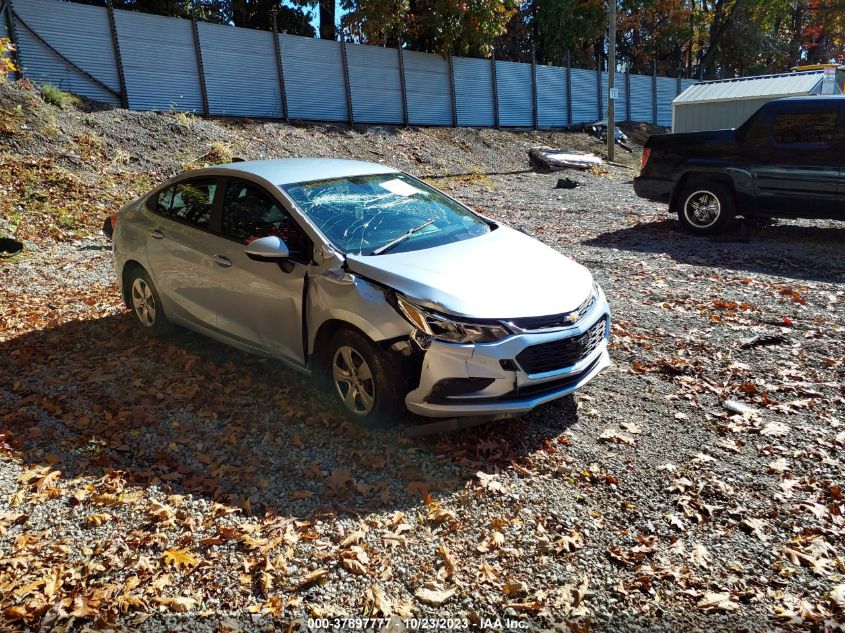 Lot #2541528235 2017 CHEVROLET CRUZE LS AUTO salvage car