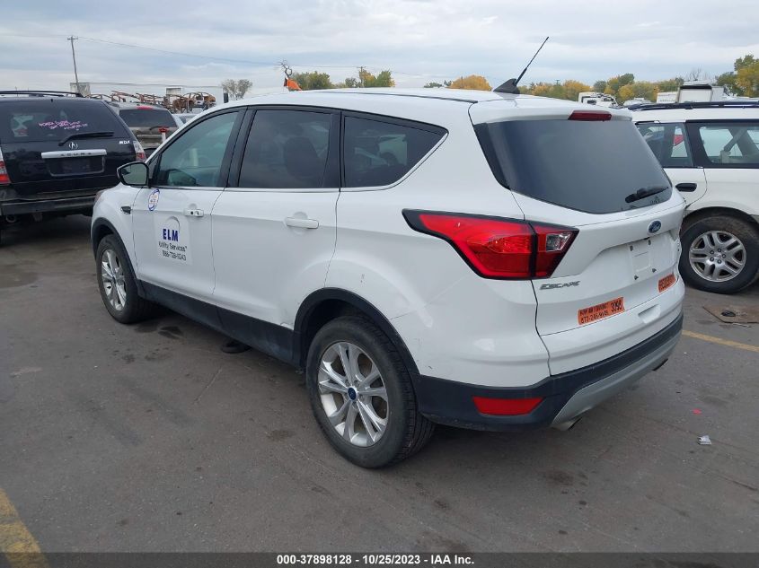 2019 FORD ESCAPE SE - 1FMCU9GD0KUB31452