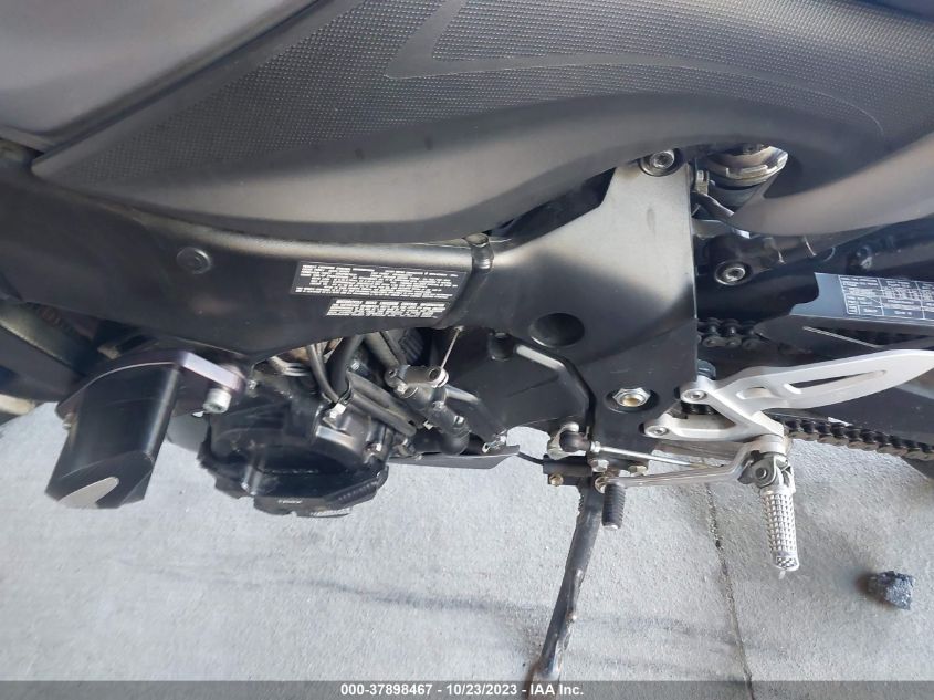 2016 SUZUKI GSX-S1000 - JS1GT79AXG2100402