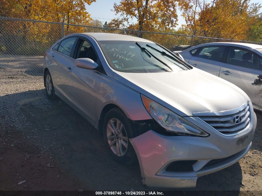 Lot #2525412876 2013 HYUNDAI SONATA GLS salvage car