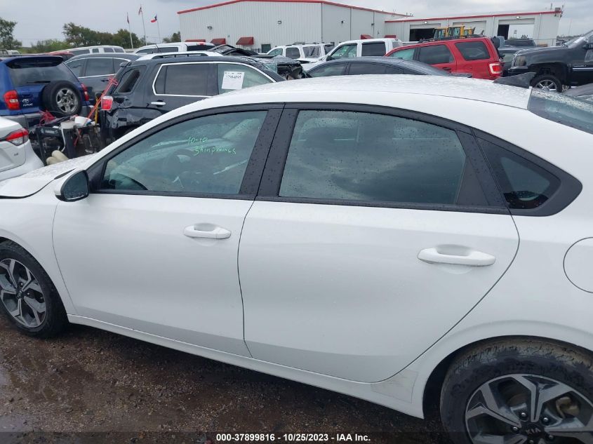 3KPF24AD4ME351777 Kia Forte LXS 14