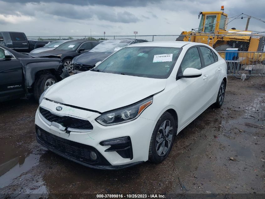 3KPF24AD4ME351777 Kia Forte LXS 2