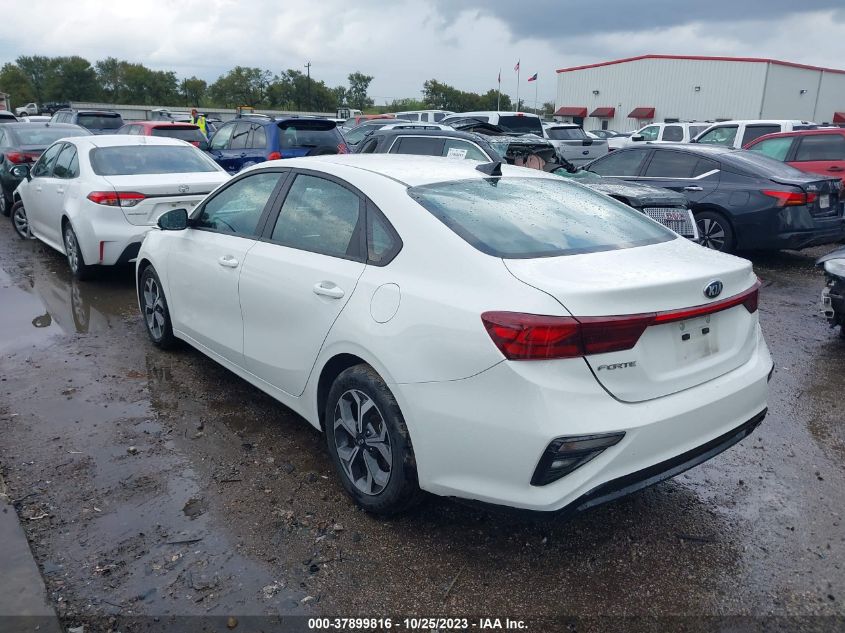 3KPF24AD4ME351777 Kia Forte LXS 3