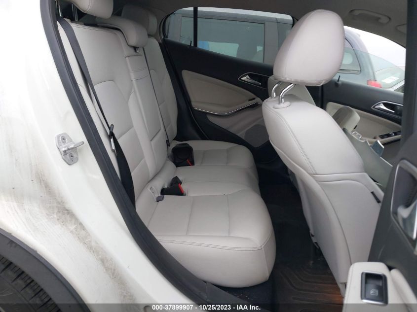 2015 MERCEDES-BENZ GLA 250 WDCTG4GB1FJ097925