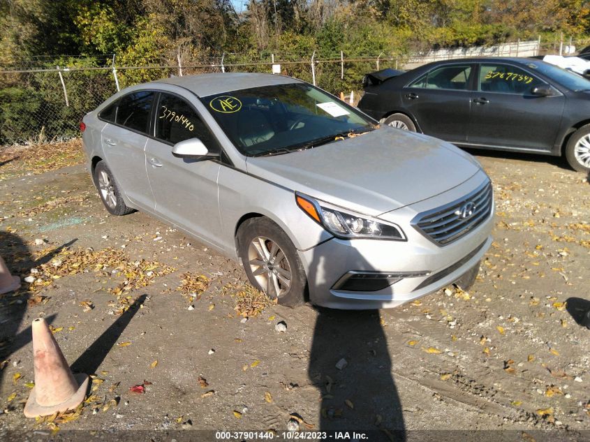 2015 HYUNDAI SONATA 2.4L SE - 5NPE24AF7FH157143