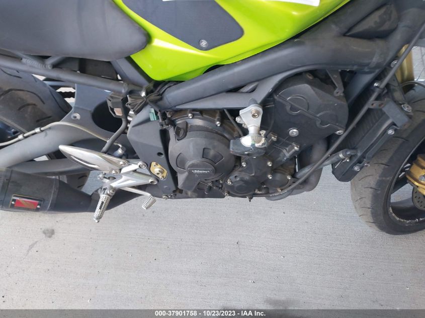 2010 TRIUMPH MOTORCYCLE STREET TRIPLE 675 - SMTD01NE1AJ414588