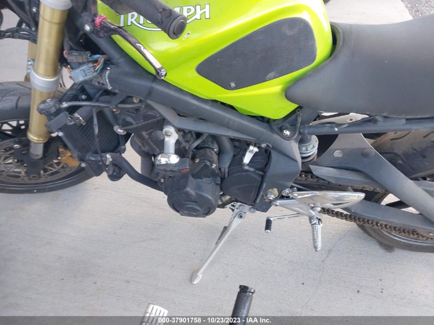 2010 TRIUMPH MOTORCYCLE STREET TRIPLE 675 - SMTD01NE1AJ414588
