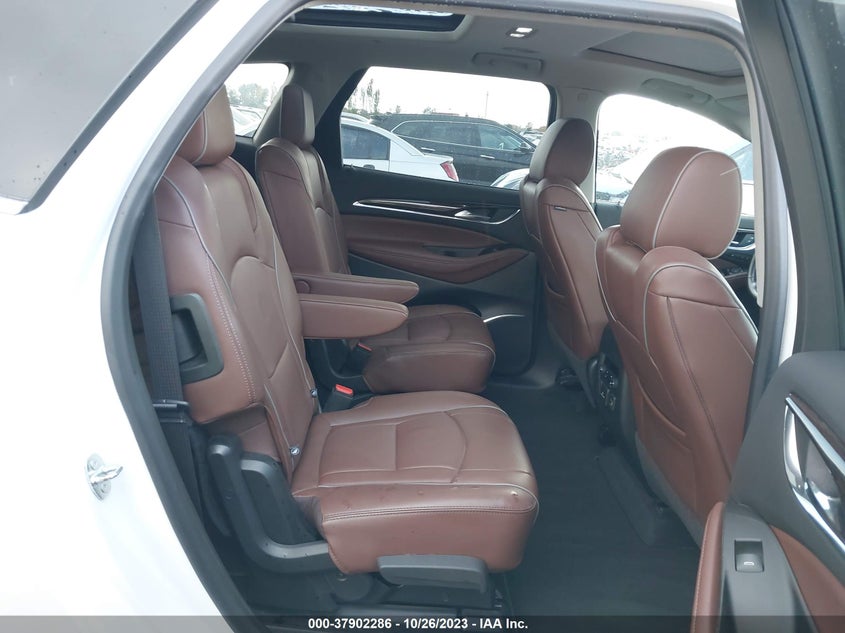 VIN 5GAEVCKW0JJ220262 2018 BUICK ENCLAVE AVENIR