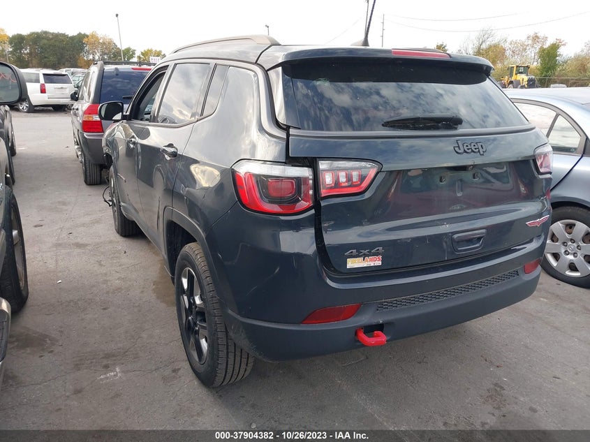VIN 3C4NJDDB3JT320729 2018 JEEP COMPASS TRAILHAWK