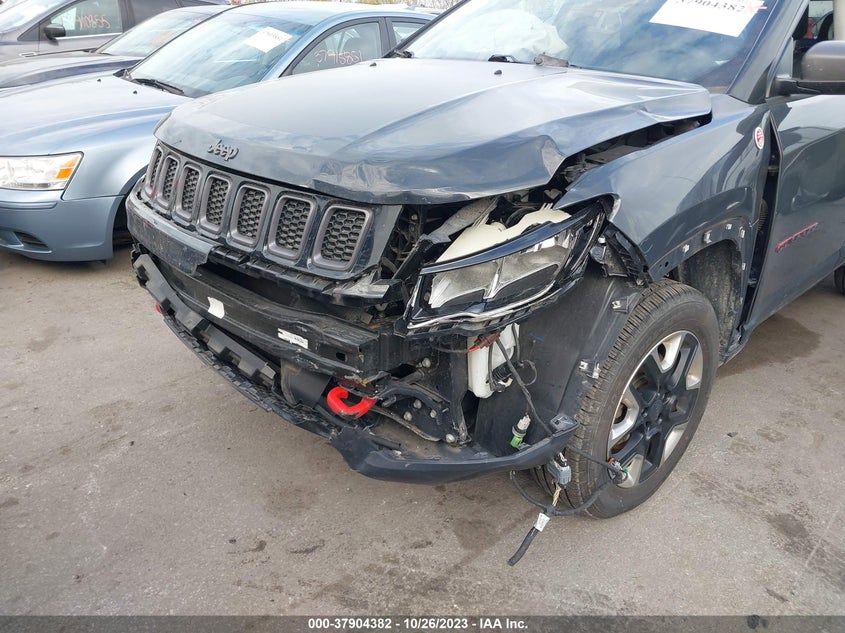 VIN 3C4NJDDB3JT320729 2018 JEEP COMPASS TRAILHAWK