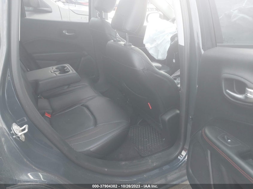 VIN 3C4NJDDB3JT320729 2018 JEEP COMPASS TRAILHAWK