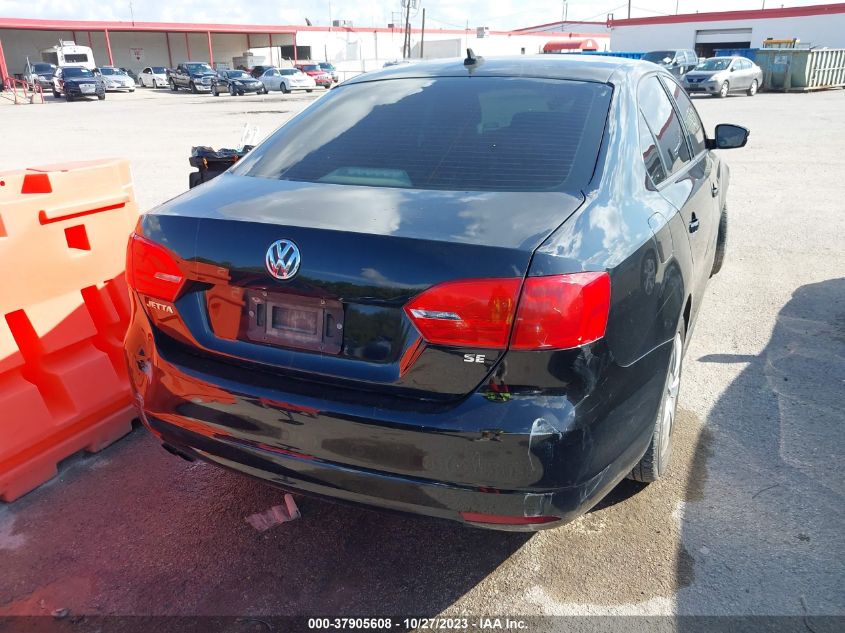 2014 VOLKSWAGEN JETTA SEDAN SE - 3VWD17AJ7EM437347