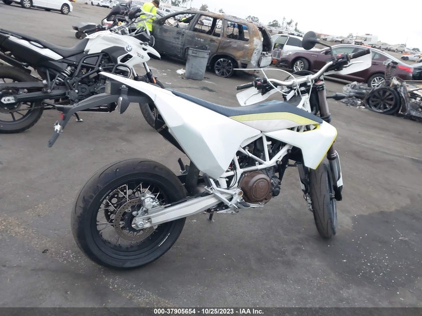 VIN: VBKUSV404HM796645 2017 HUSQVARNA SUPERMOTO 701