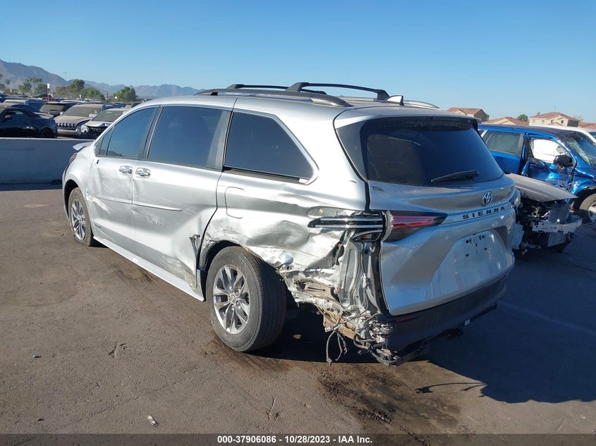 VIN 5TDYRKEC0MS062122 2021 TOYOTA SIENNA XLE