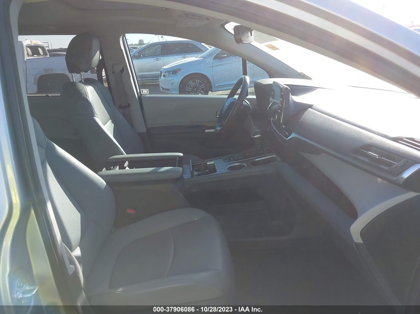 VIN 5TDYRKEC0MS062122 2021 TOYOTA SIENNA XLE