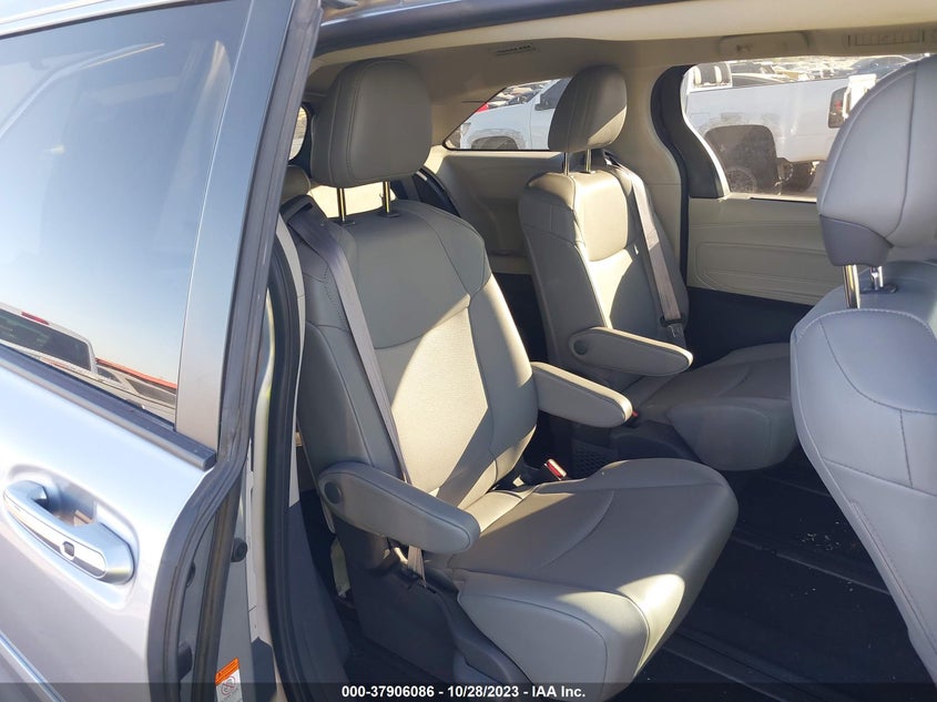 VIN 5TDYRKEC0MS062122 2021 TOYOTA SIENNA XLE