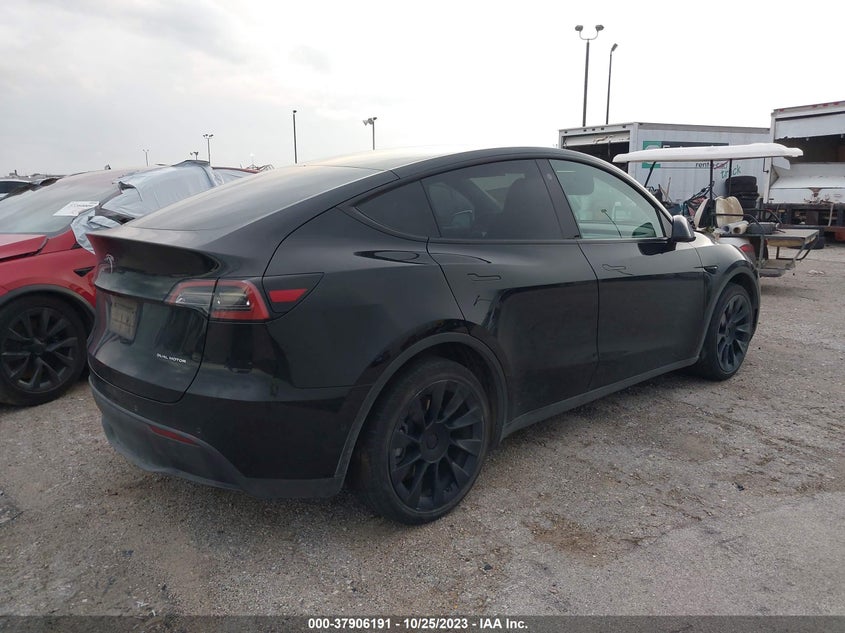 VIN 7SAYGDEE9NA006575 2022 TESLA MODEL Y