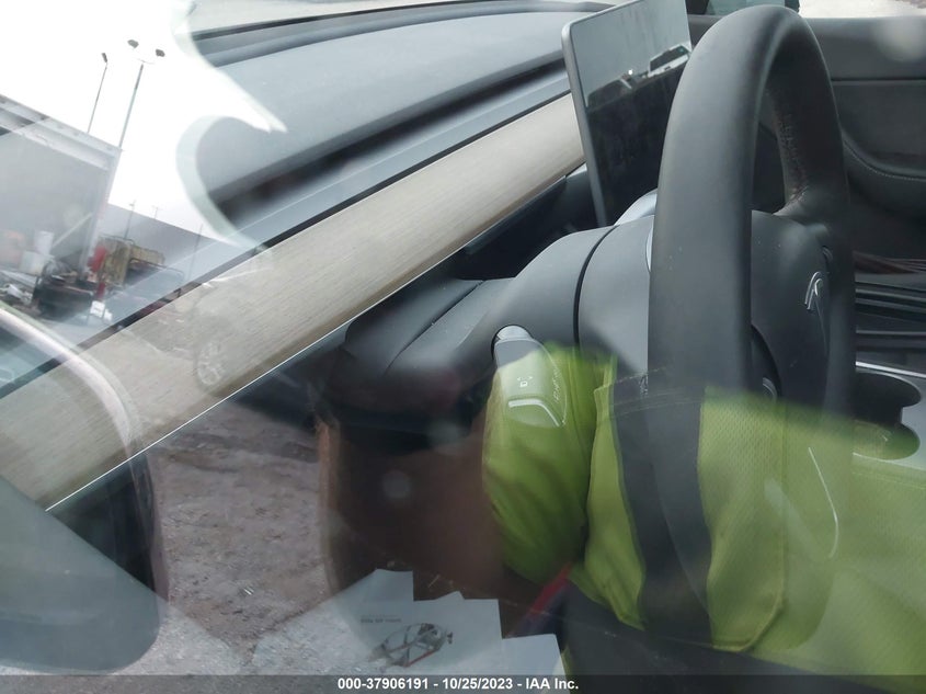 VIN 7SAYGDEE9NA006575 2022 TESLA MODEL Y