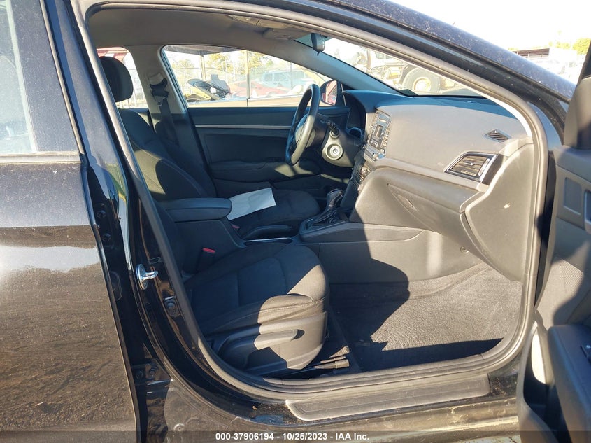 VIN 5NPD74LF2JH304150 2018 HYUNDAI ELANTRA SE