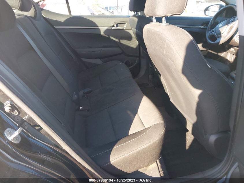 VIN 5NPD74LF2JH304150 2018 HYUNDAI ELANTRA SE