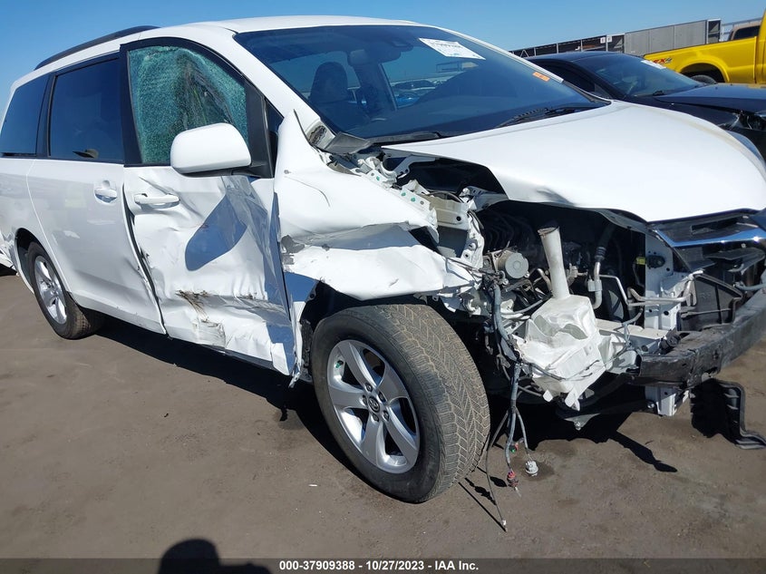 VIN 5TDKZ3DC2LS024760 2020 TOYOTA SIENNA LE