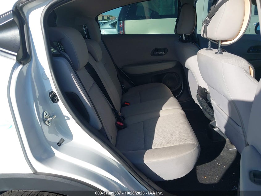 VIN 3CZRU5H39JM717965 2018 HONDA HR-V LX