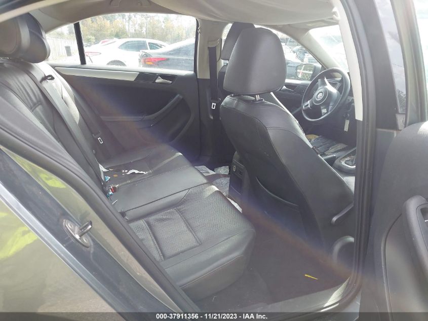 2013 VOLKSWAGEN JETTA SEDAN SE - 3VWDX7AJ2DM384795