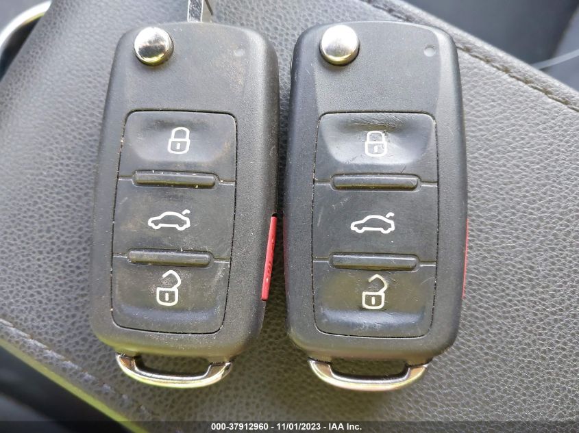 2014 VOLKSWAGEN BEETLE 1.8T - 3VW517AT6EM818855