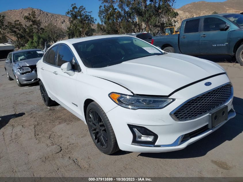 3FA6P0RU3KR180319 Ford Fusion Hybrid TITANIUM