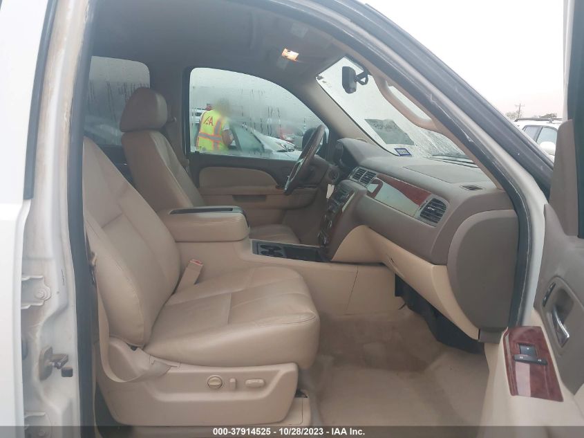 2013 CHEVROLET SUBURBAN 1500 LT 1GNSCJE02DR186308