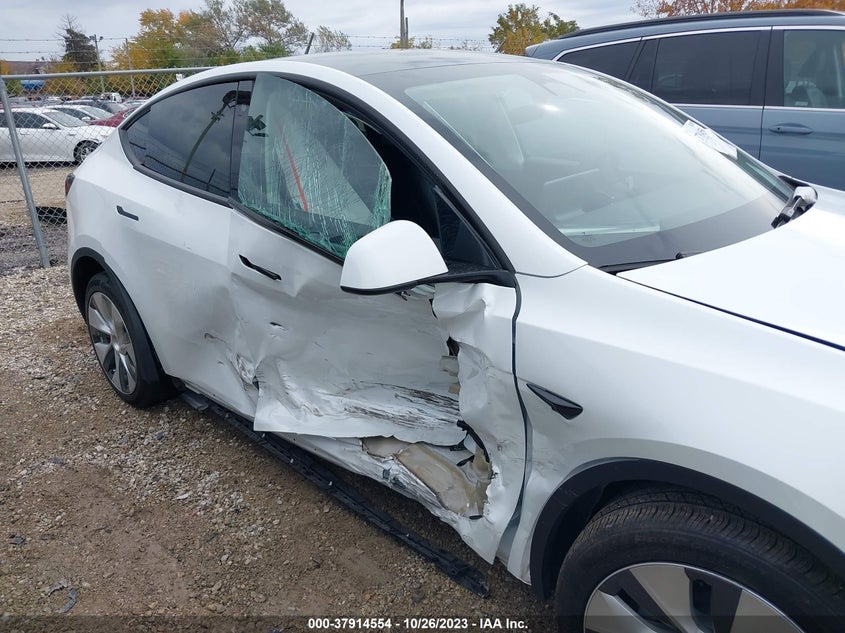 VIN 7SAYGDEEXPF697332 2023 TESLA MODEL Y