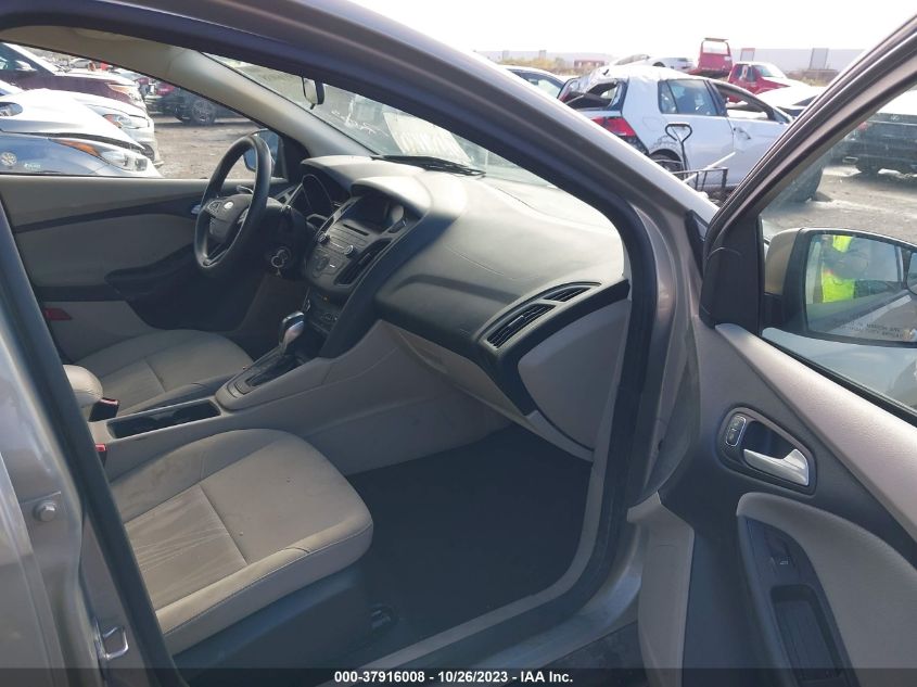 2015 FORD FOCUS SE - 1FADP3K27FL269610