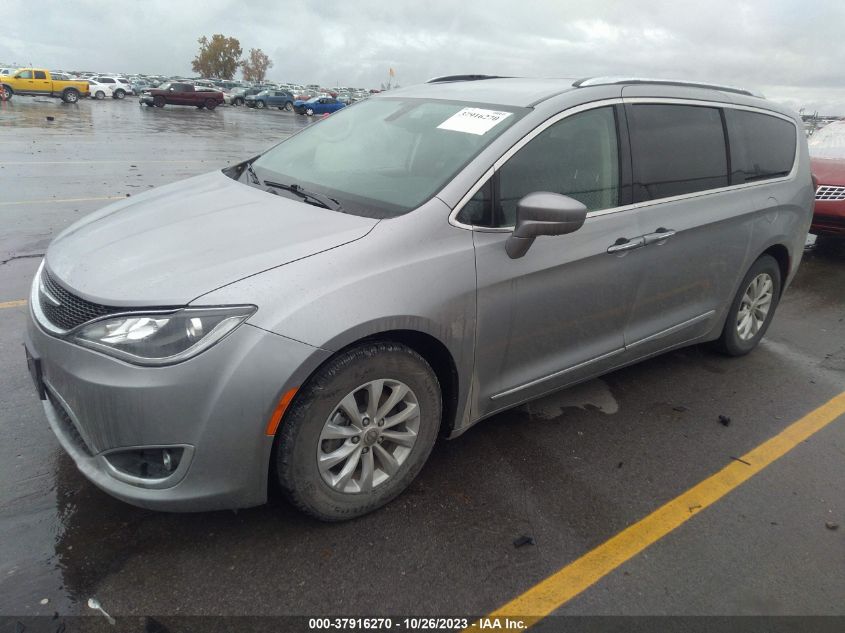 2C4RC1BG5JR211586 2018 CHRYSLER PACIFICA, photo no. 2