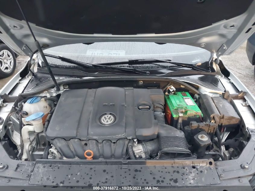 2013 VOLKSWAGEN PASSAT SE - 1VWBP7A37DC107571