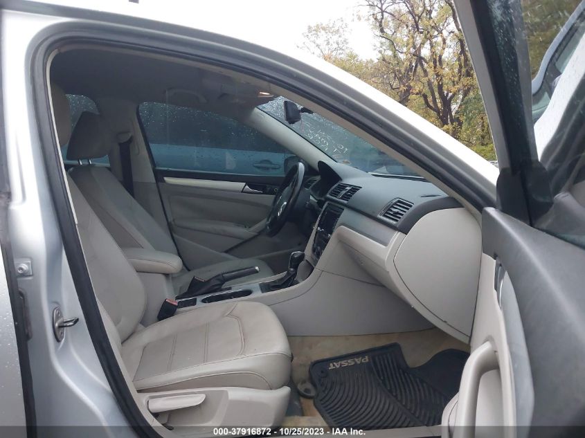 2013 VOLKSWAGEN PASSAT SE - 1VWBP7A37DC107571
