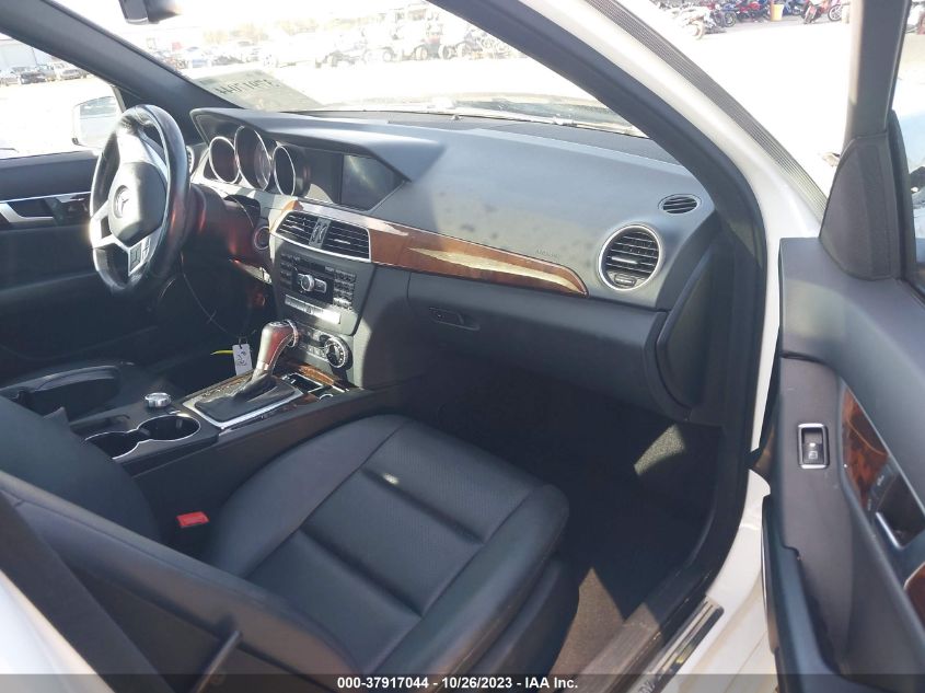 2014 MERCEDES-BENZ C 250 WDDGF4HB5EG223682