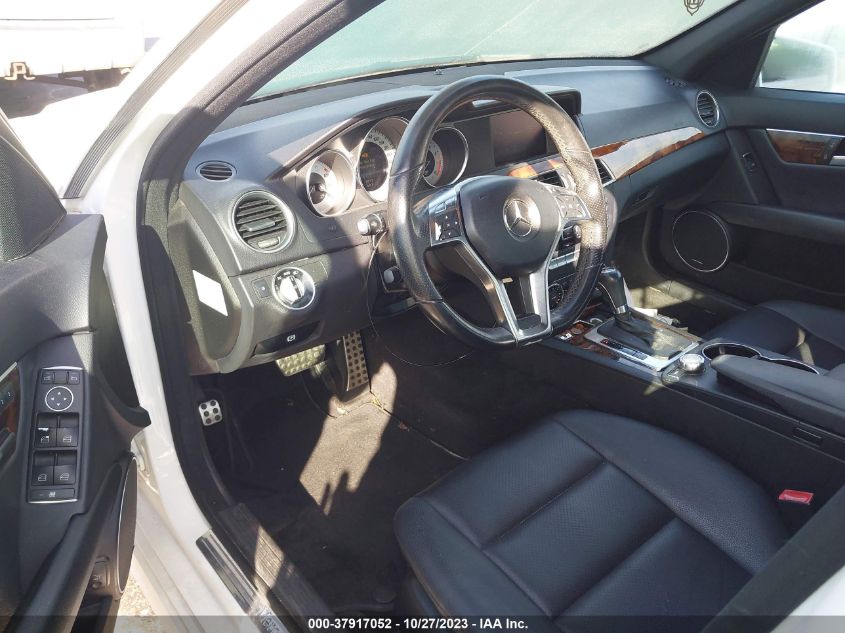 2013 MERCEDES-BENZ C 250 SPORT/LUXURY - WDDGF4HB7DA804845