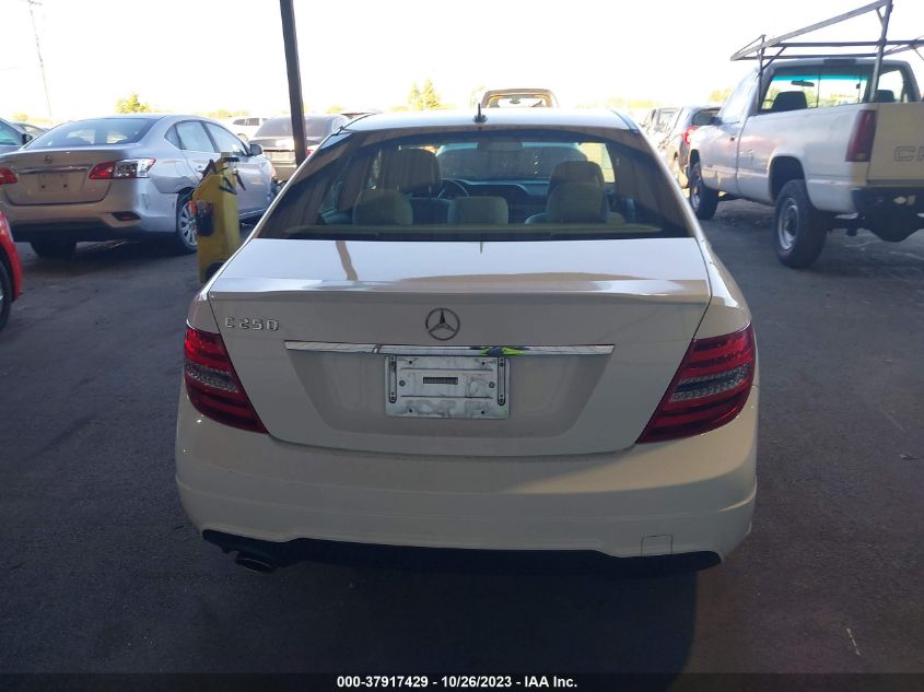 2013 MERCEDES-BENZ C 250 SPORT/LUXURY - WDDGF4HB4DA769374