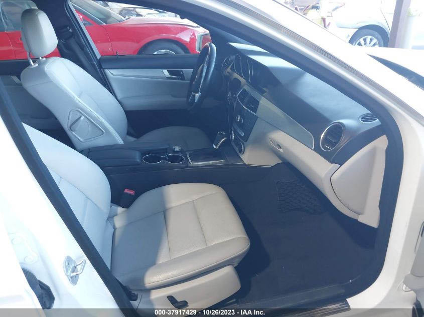 2013 MERCEDES-BENZ C 250 SPORT/LUXURY - WDDGF4HB4DA769374