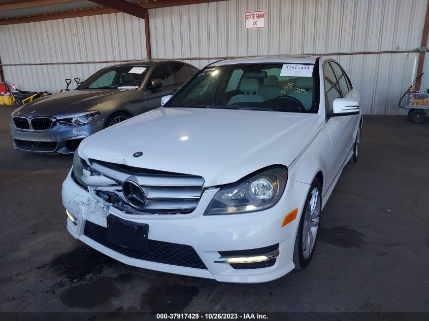 2013 MERCEDES-BENZ C 250 SPORT/LUXURY - WDDGF4HB4DA769374